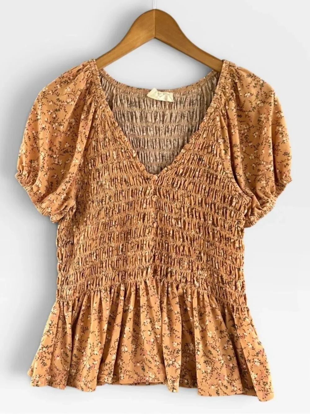 🎉5 for $45🎉 Flower & feather top blouse shirt size S